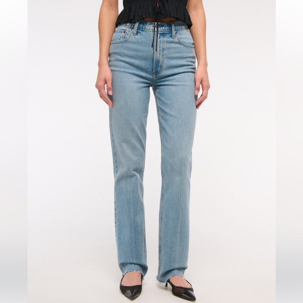 Abercrombie & Fitch Ultra High Rise 90s Straight Jeans size 28